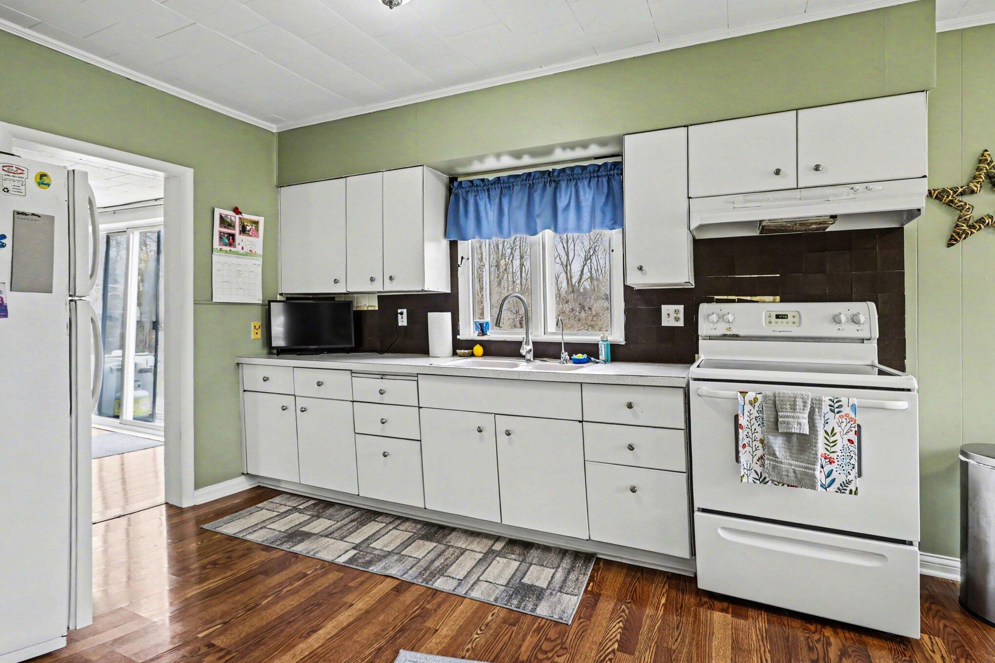 8263 South Scottdale Road Berrien Springs, MI 49103 - Photo 13 of 33 Kitchen