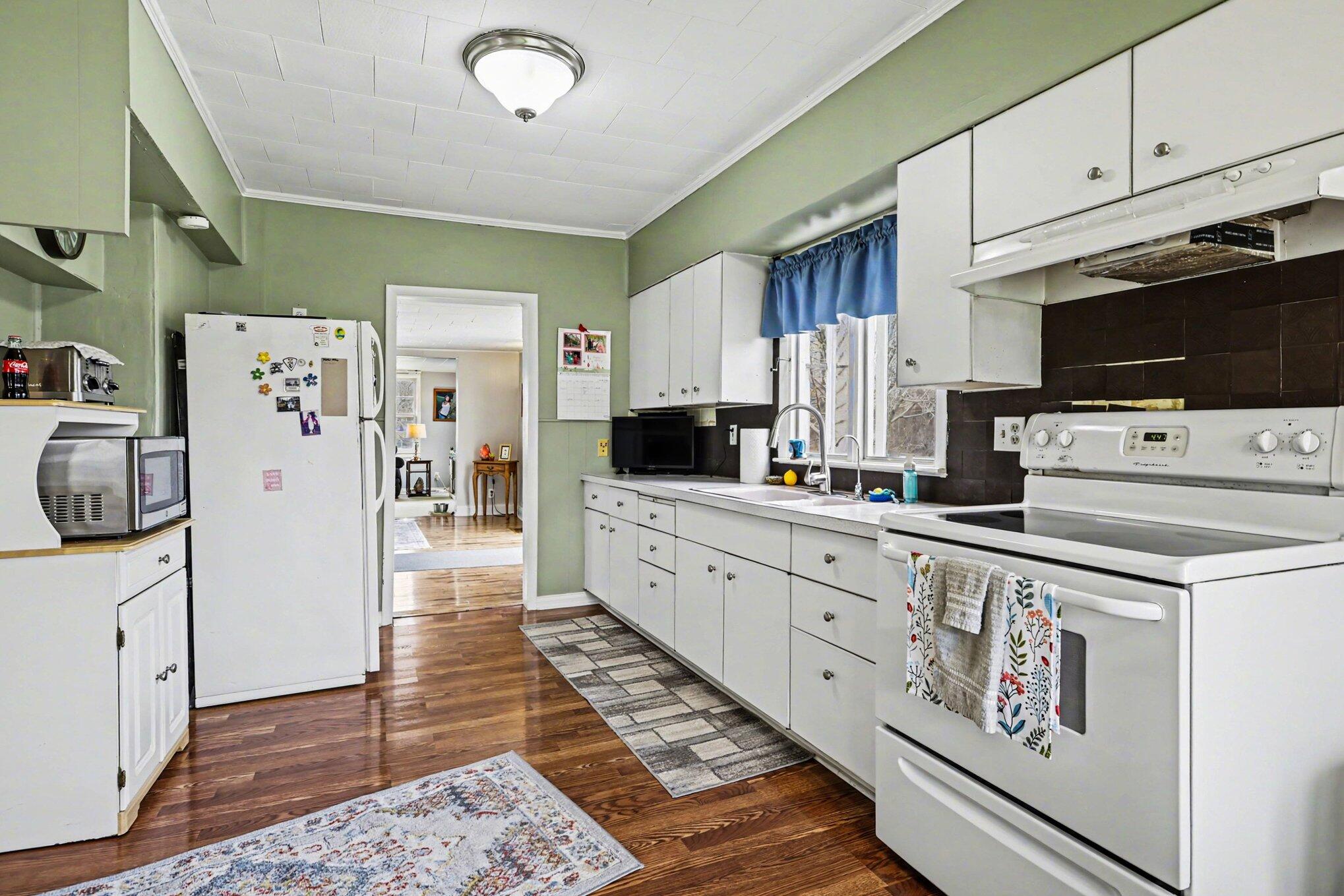 8263 South Scottdale Road Berrien Springs, MI 49103 - Photo 14 of 33 Kitchen