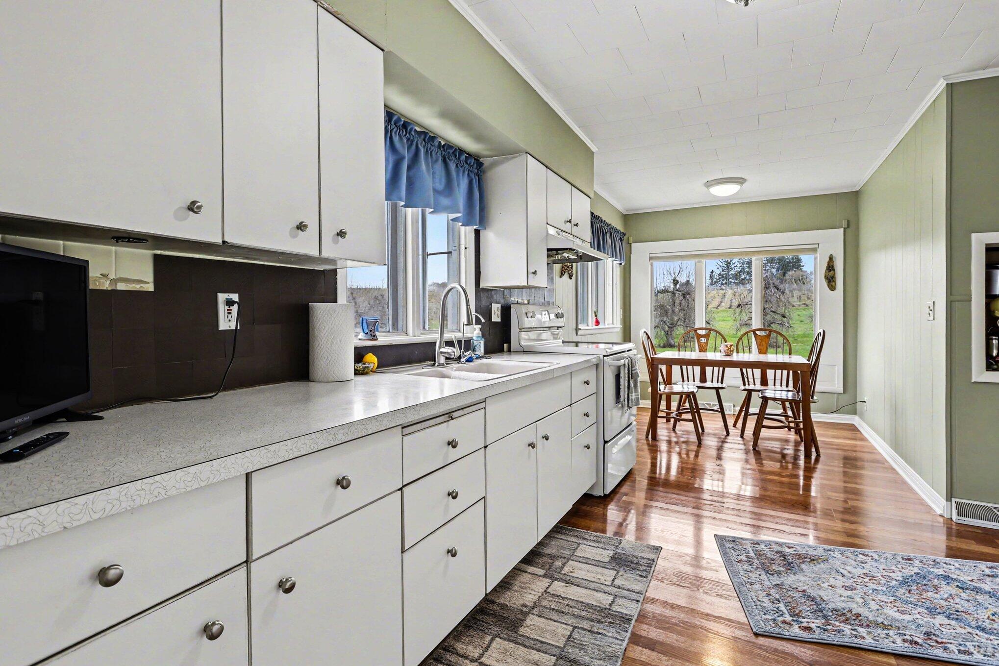 8263 South Scottdale Road Berrien Springs, MI 49103 - Photo 16 of 33 Kitchen