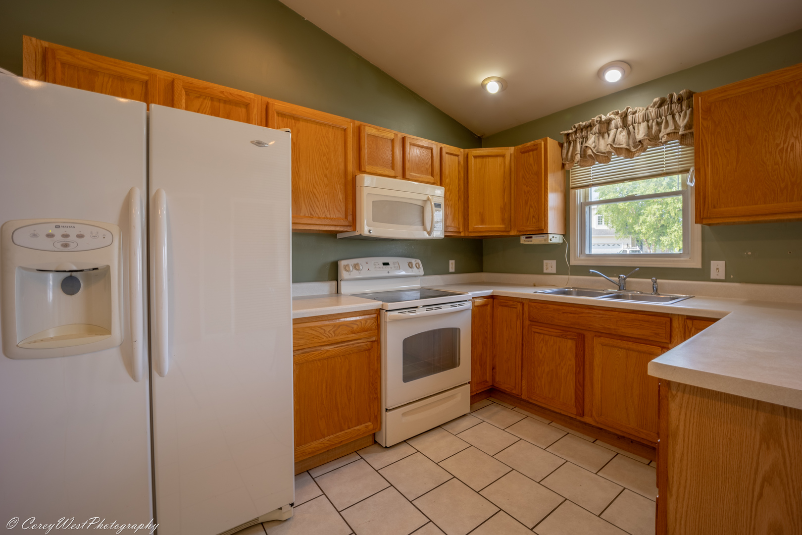 214 Windmill Drive Rochelle, IL 61068 - Photo 10 of 34