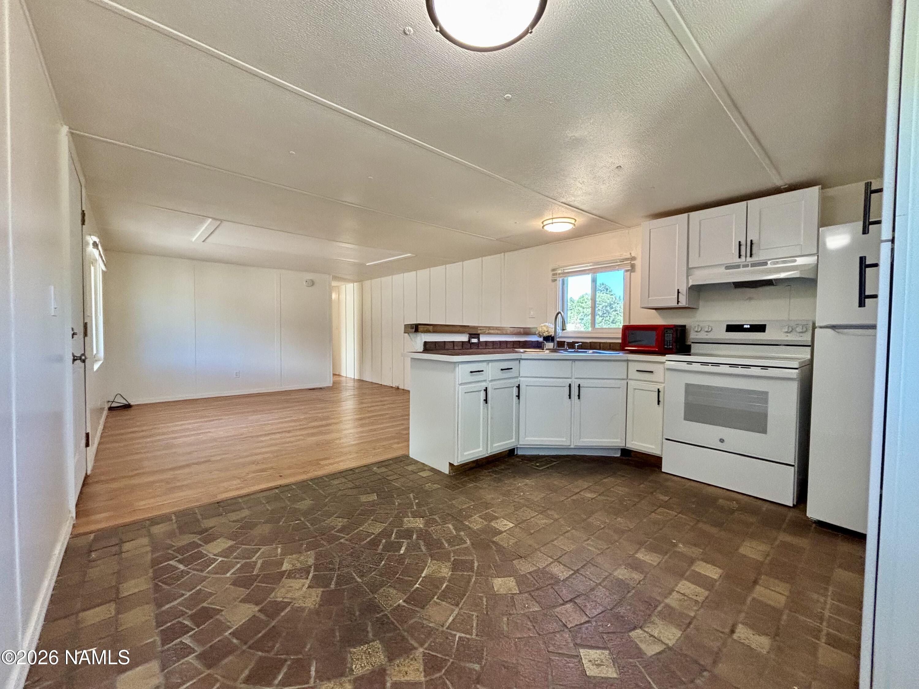 4805 South Thorn Road, Unit 1 Flagstaff, AZ 86005 - Photo 7 of 21 Brand NEW fridge, range, hood