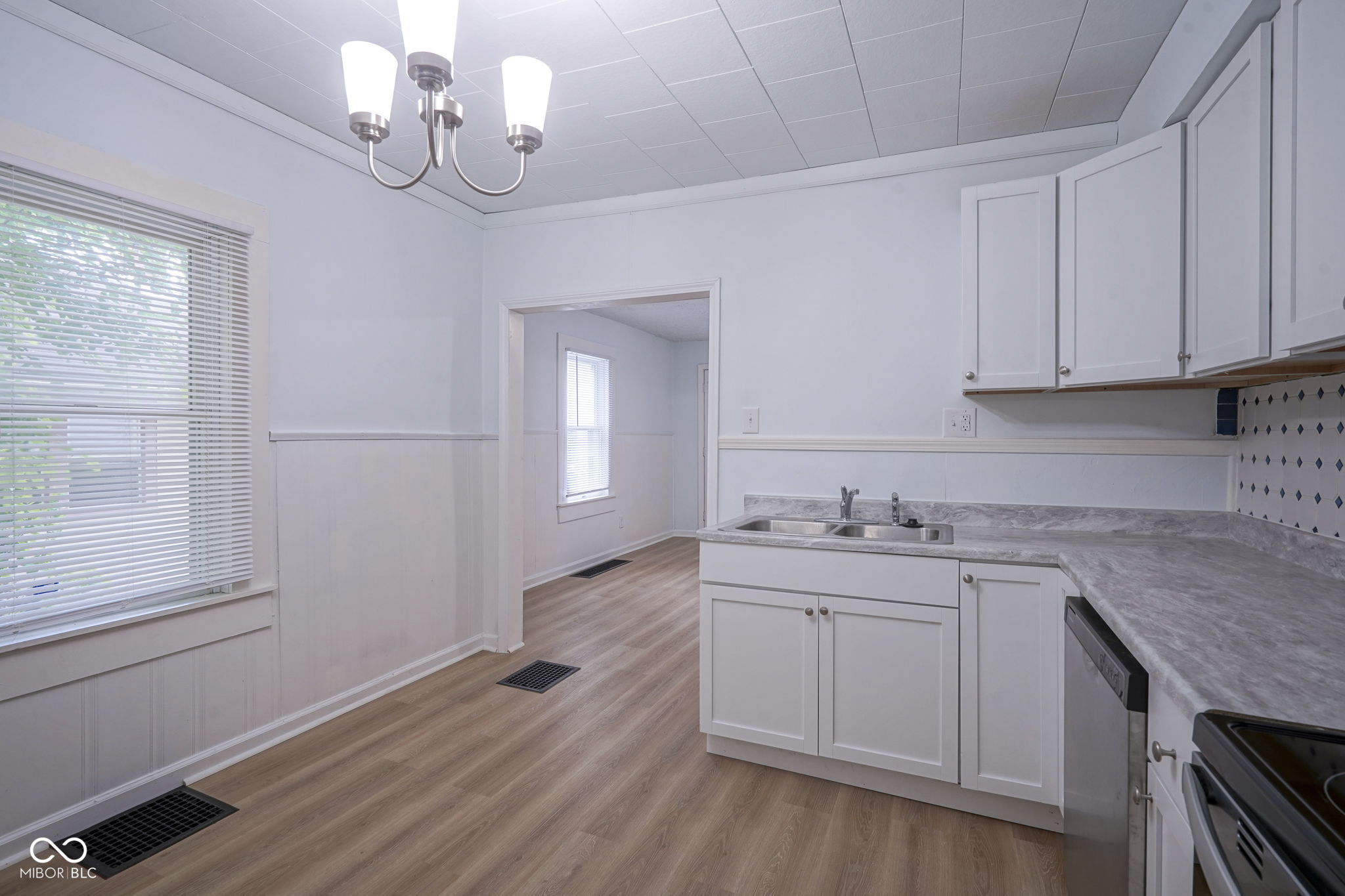 2012 George Street Anderson, IN 46016 - Photo 4 of 21