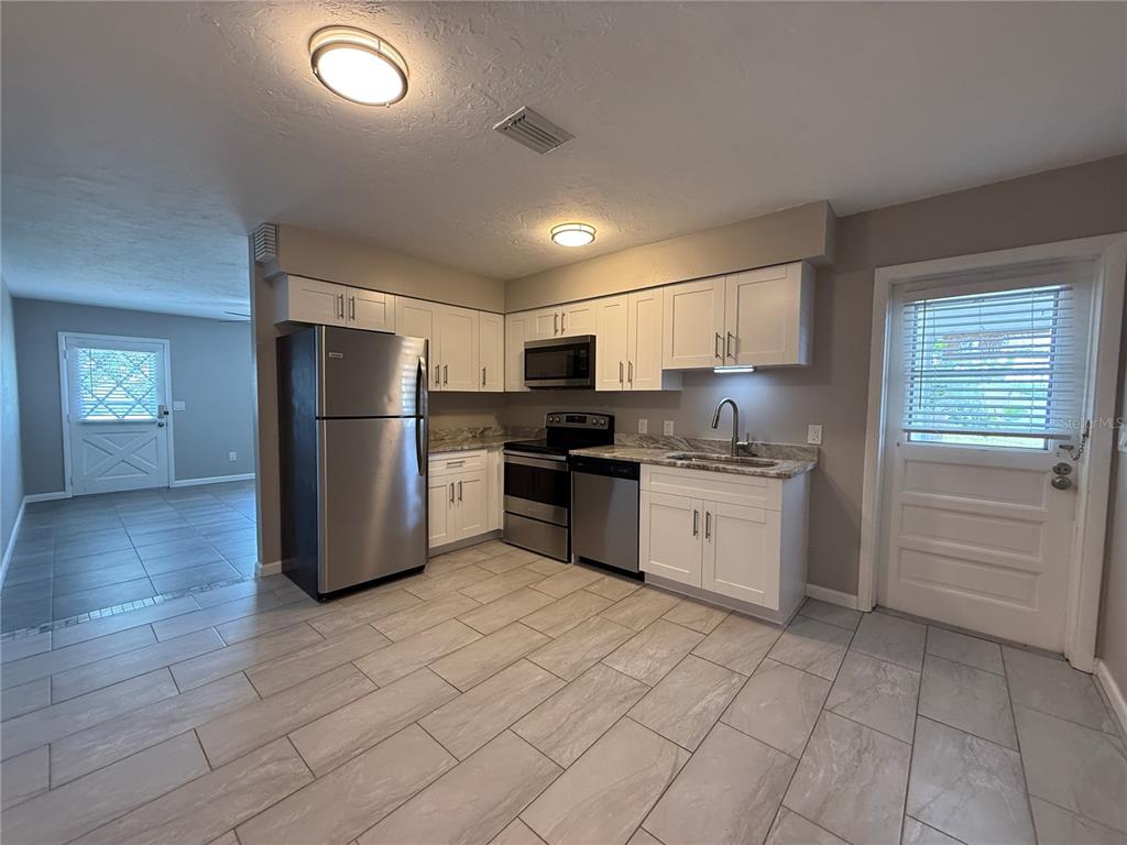606 Briarwood Road Venice, FL 34293 - Photo 4 of 11