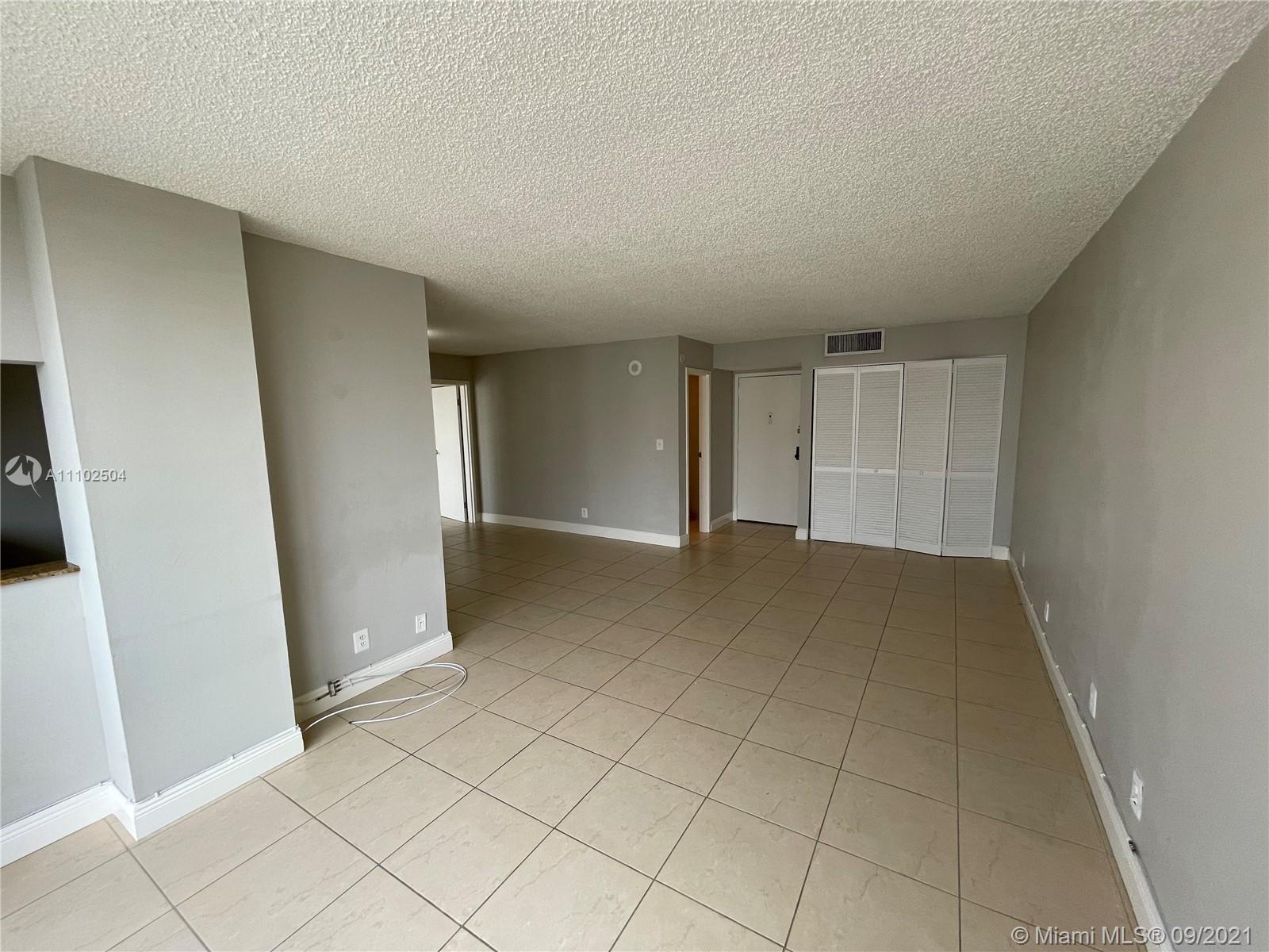16909 North Bay Road, Unit 807 Sunny Isles Beach, FL 33160 - Photo 4 of 17 a view of empty room