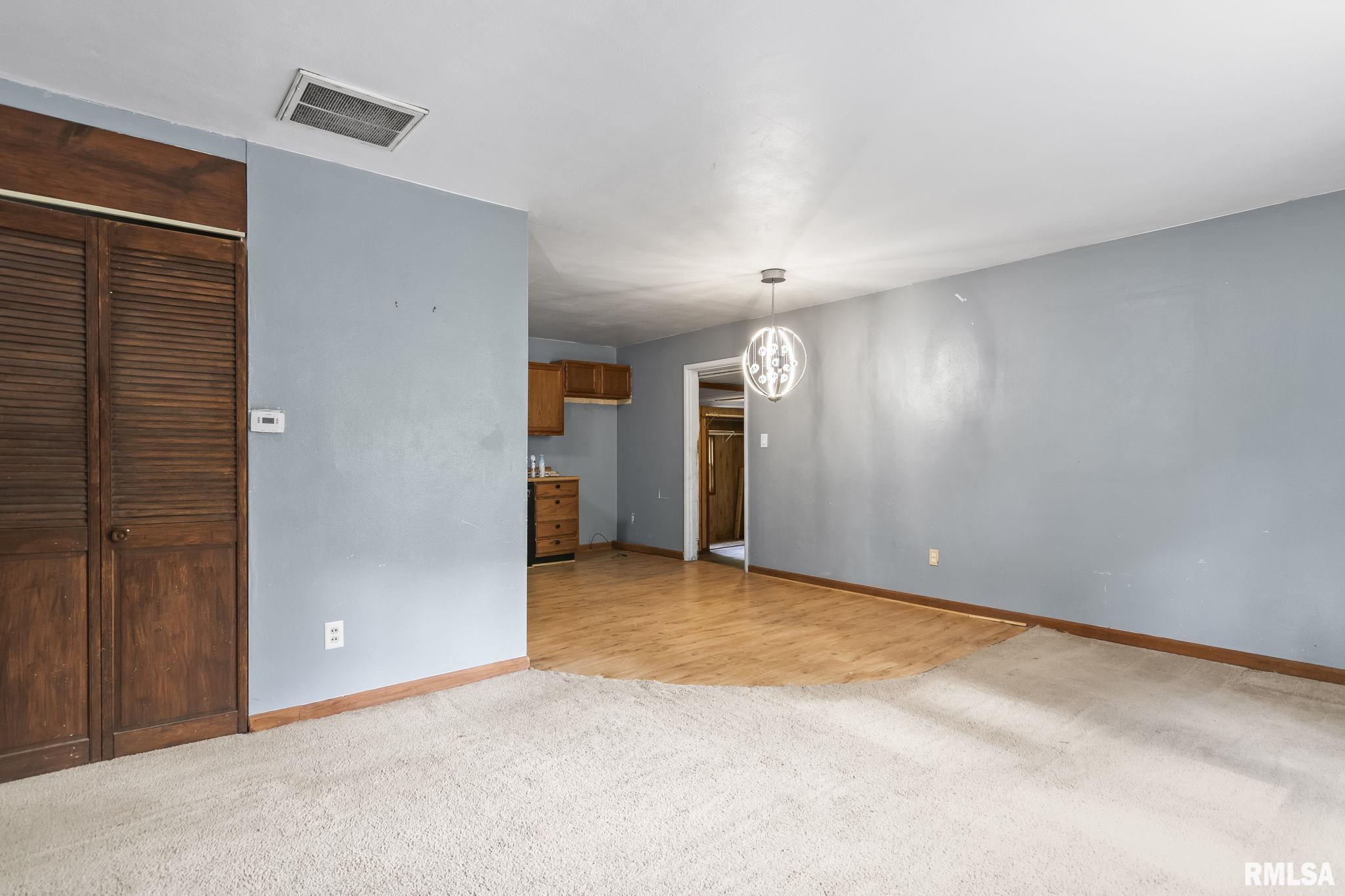 9 Bryant Lane Springfield, IL 62702 - Photo 4 of 35