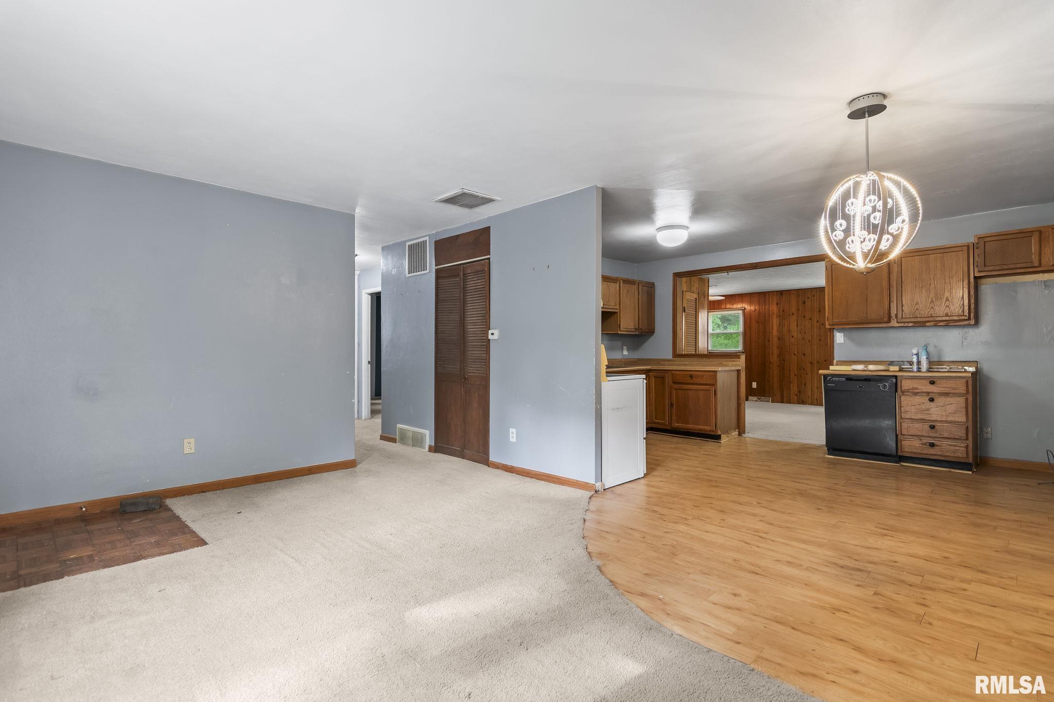 9 Bryant Lane Springfield, IL 62702 - Photo 8 of 35