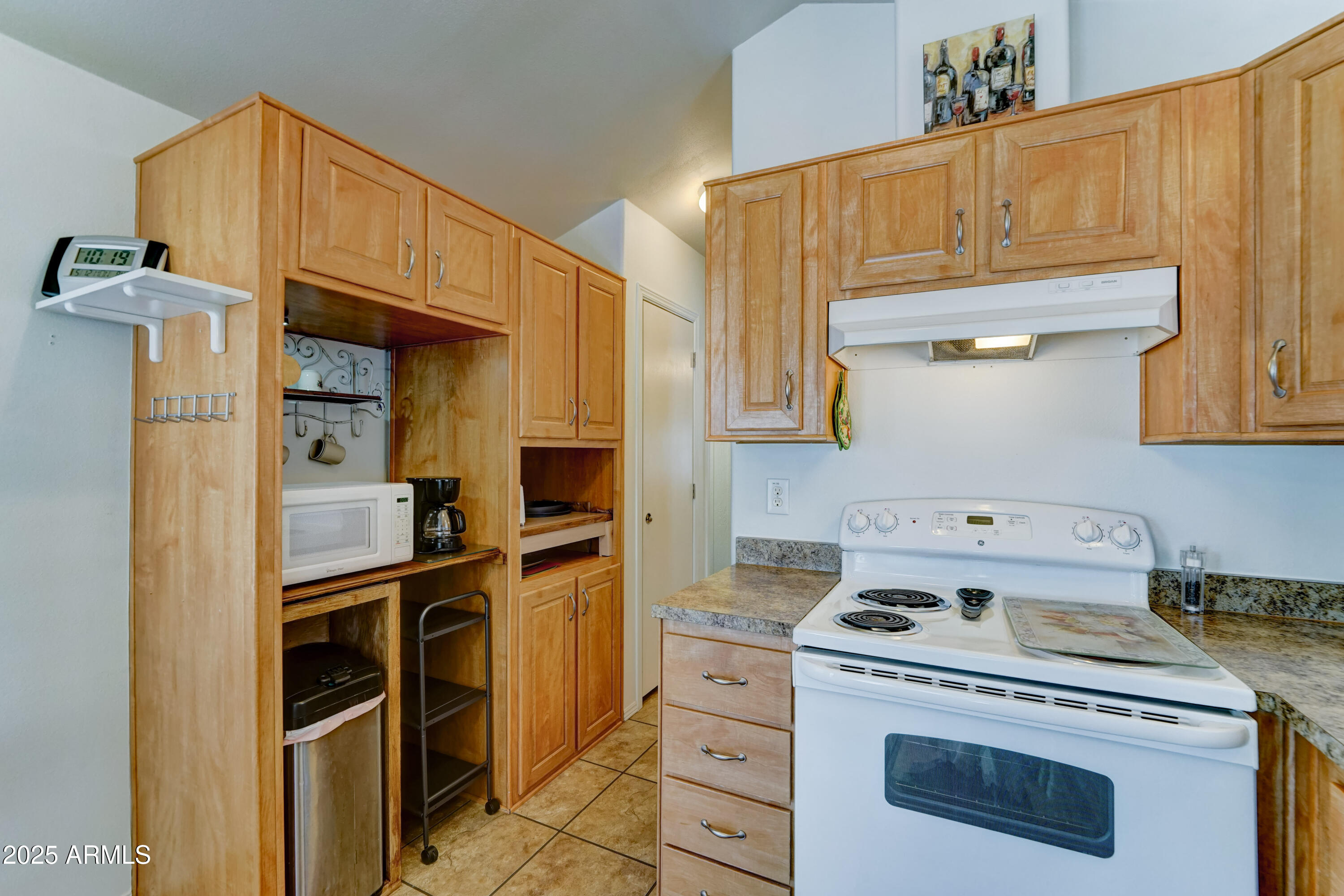 111 South Greenfield Road, Unit 244 Mesa, AZ 85206 - Photo 14 of 29 Coffe Bar and ample storage