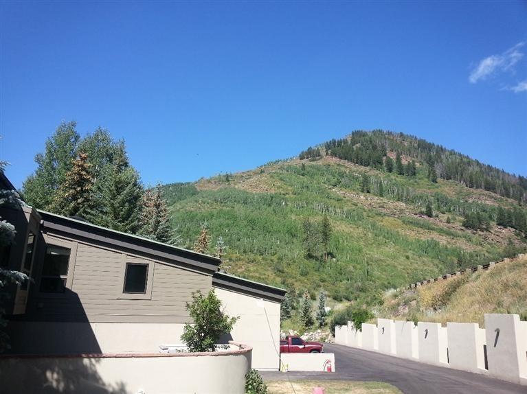 Very nice mountain views on all sides of