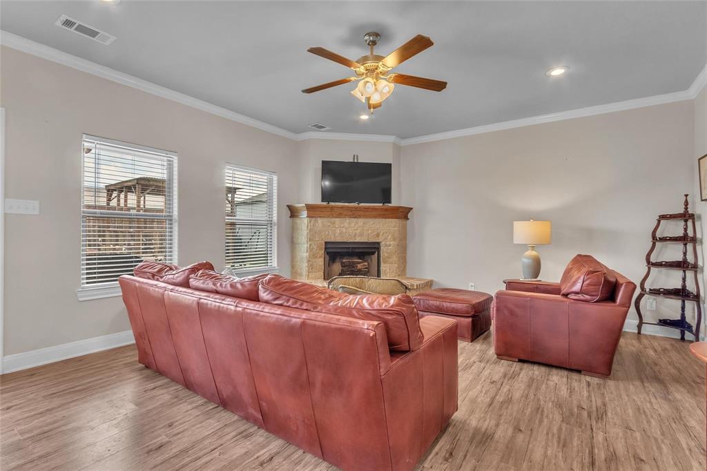 129 Oak Springs Loop Mabank, TX 75147 - Photo 7 of 32