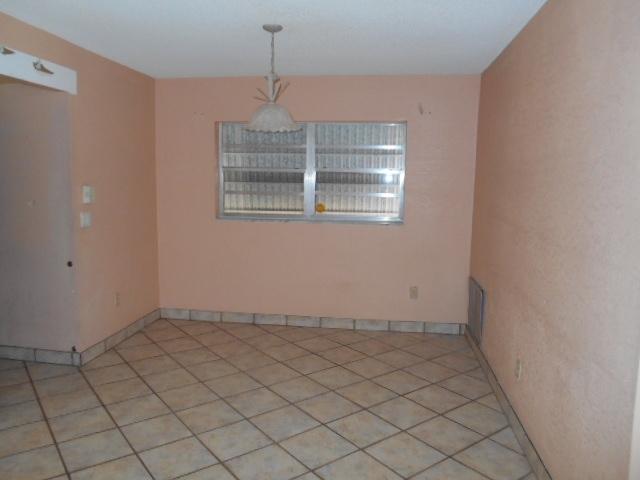 22651 Southwest 64th Way Boca Raton, FL 33428 - Photo 4 of 13 DINDING ROOM