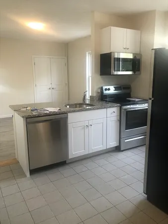 $2,100 | 8 Fair Street, Unit 4, Gloucester, MA 01930