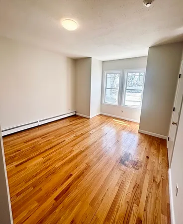 $2,100 | 8 Fair Street, Unit 4, Gloucester, MA 01930