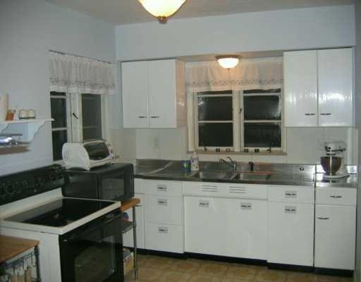 1084 Old Gate Road Blackridge, PA 15235 - Photo 4 of 8 Kitchen.