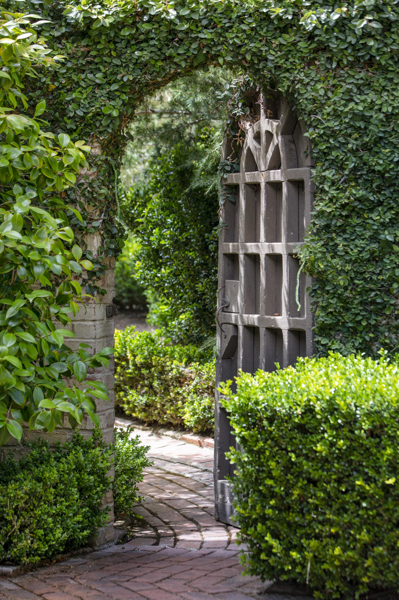 165 Middle Road Santa Barbara, CA 93108 - Photo 10 of 38 a view of a pathway both side of house