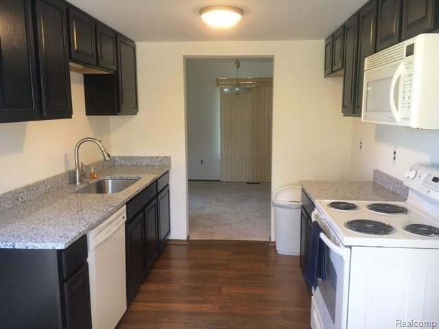 39513 Village Wood Road Novi, MI 48375 - Photo 10 of 23 FullSizeRender (29).jpg