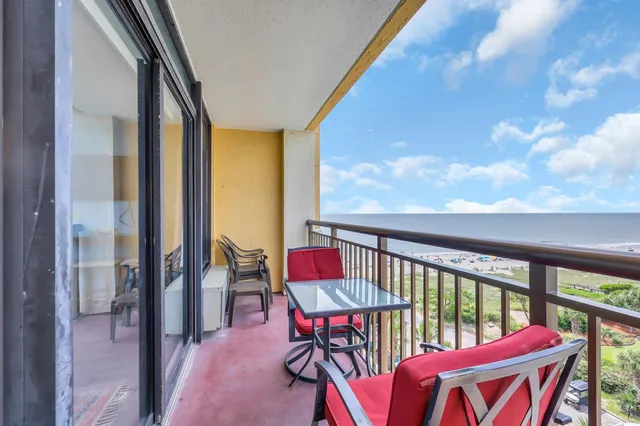 $172,000 | 6900 North Ocean Boulevard, Unit 707, Myrtle Beach, SC 29572