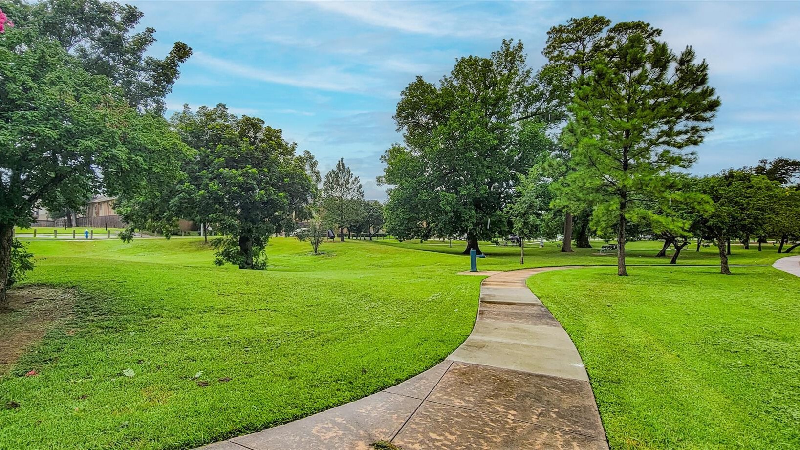 2605 Calumet Street, Unit 34 Houston, TX 77004 - Photo 35 of 37 a huge green field with lots of trees