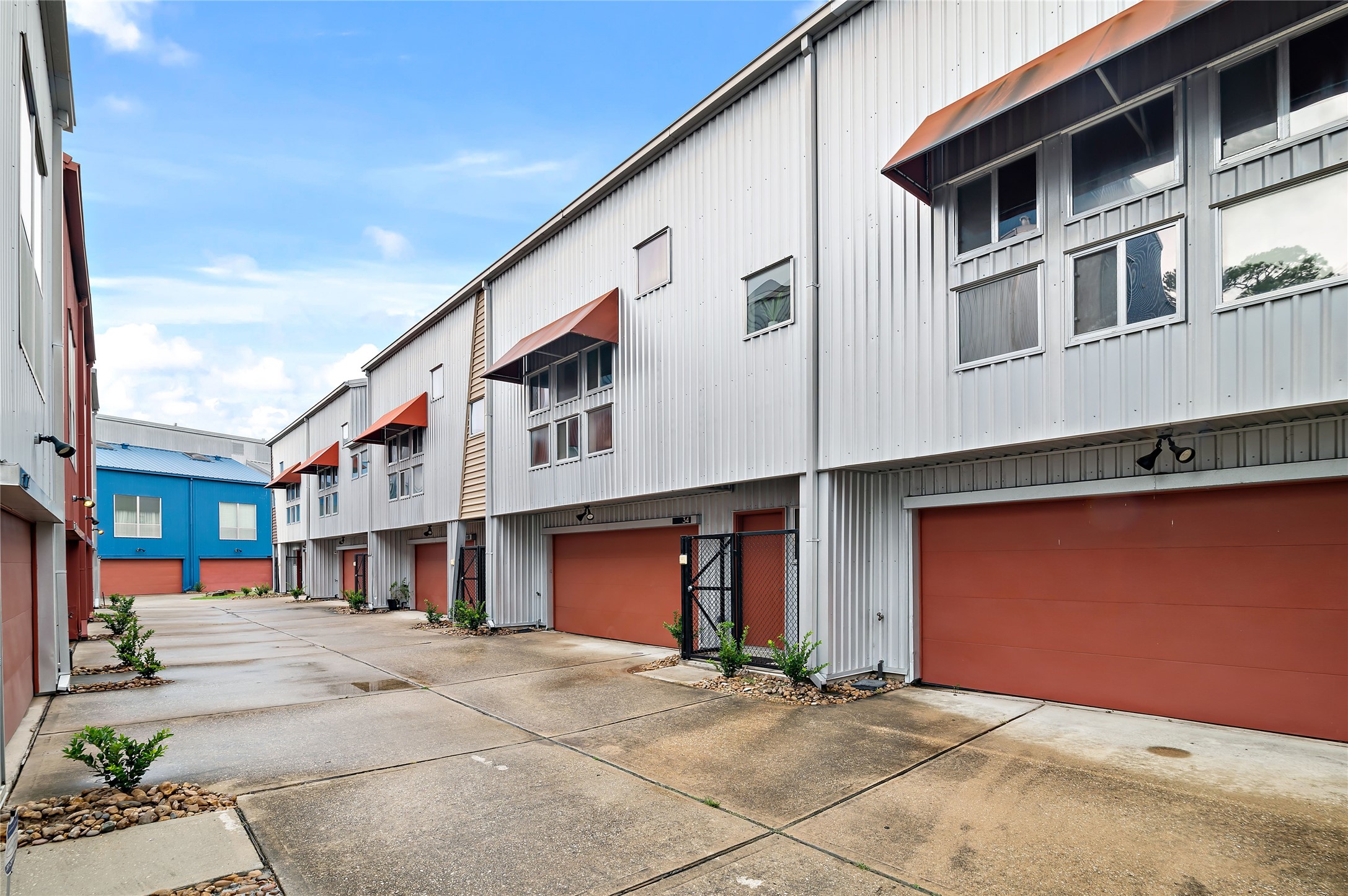 2605 Calumet Street, Unit 34 Houston, TX 77004 - Photo 4 of 37 a front view of a building