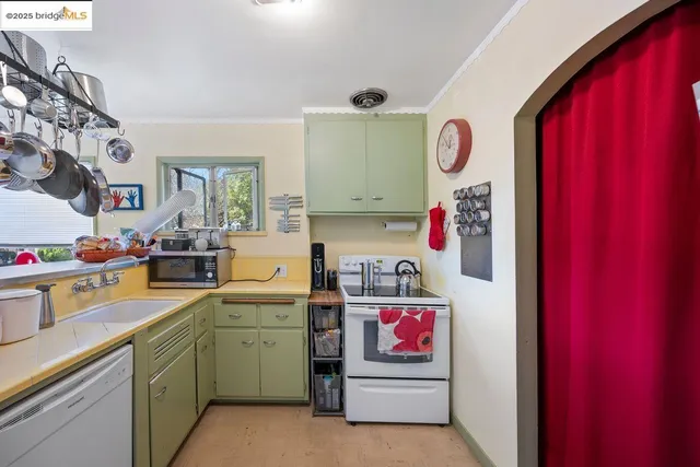 $1,299,000 | 462 Cavour Street, Oakland, CA 94618