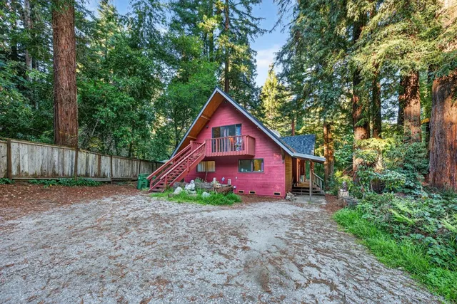 a view of backyard of house