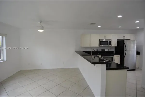 $2,795 | 324 Northeast 3rd Street, Unit D, Hallandale Beach, FL 33009