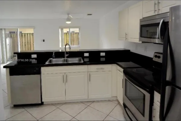 $2,795 | 324 Northeast 3rd Street, Unit D, Hallandale Beach, FL 33009
