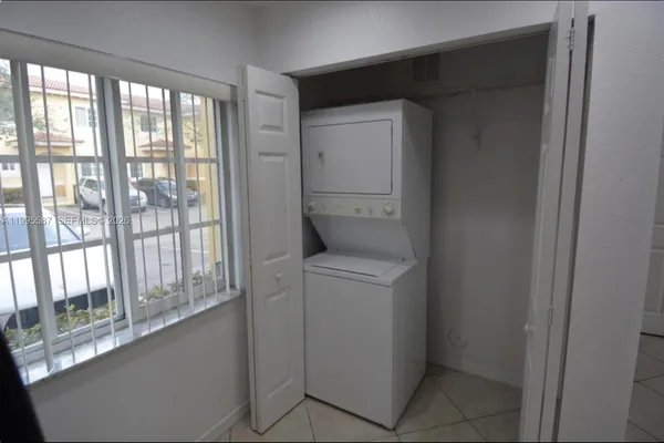 $2,795 | 324 Northeast 3rd Street, Unit D, Hallandale Beach, FL 33009