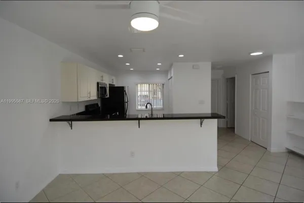 $2,795 | 324 Northeast 3rd Street, Unit D, Hallandale Beach, FL 33009