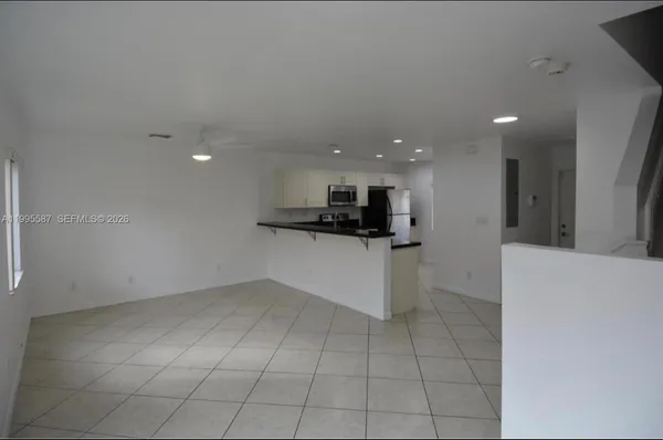 $2,795 | 324 Northeast 3rd Street, Unit D, Hallandale Beach, FL 33009