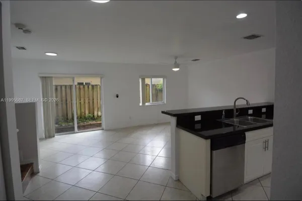 $2,795 | 324 Northeast 3rd Street, Unit D, Hallandale Beach, FL 33009