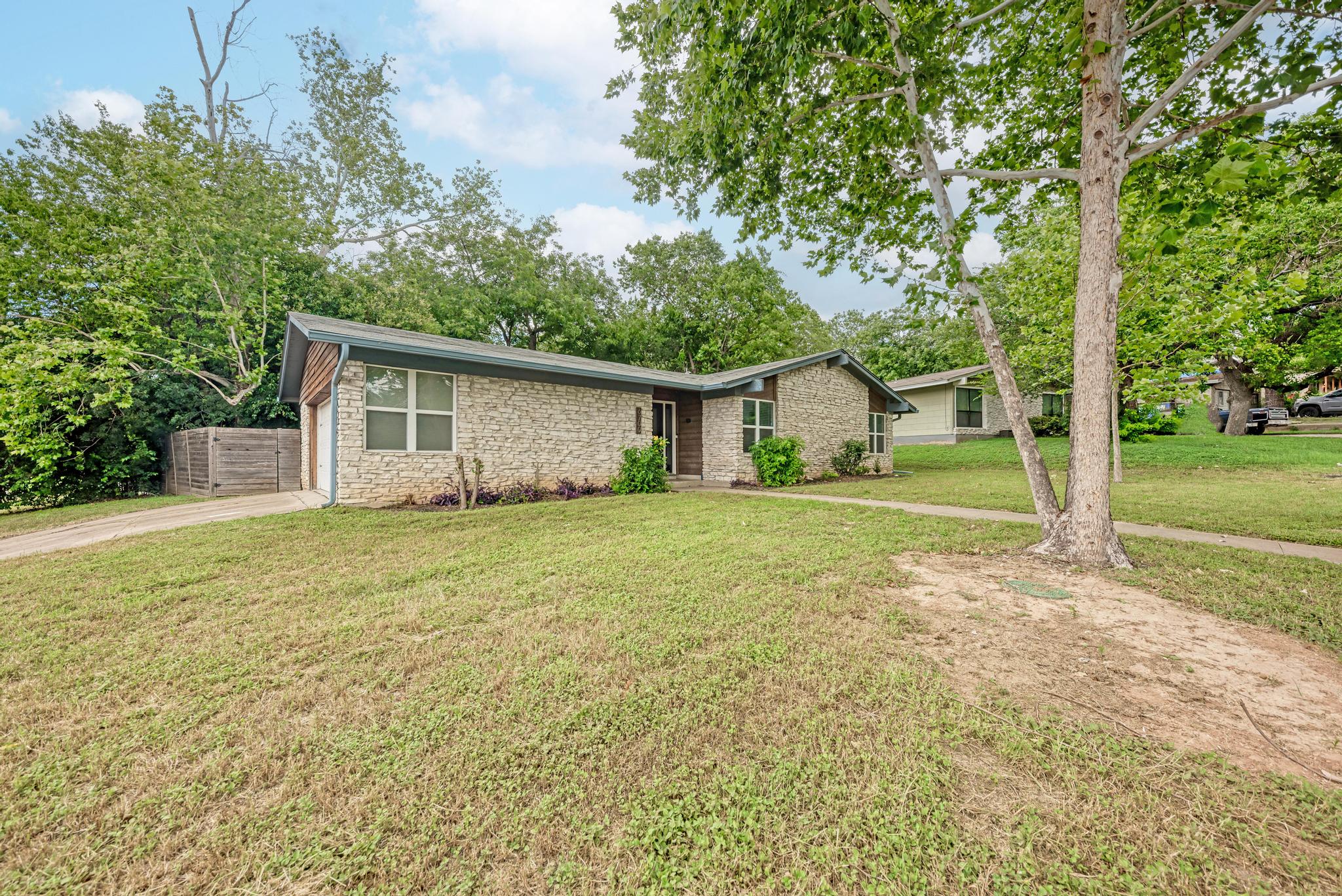 6700 Kings Point Austin, TX 78723 - Photo 4 of 40