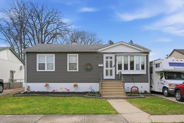 $349,900 | 14439 Lawndale Avenue, Midlothian, IL 60445