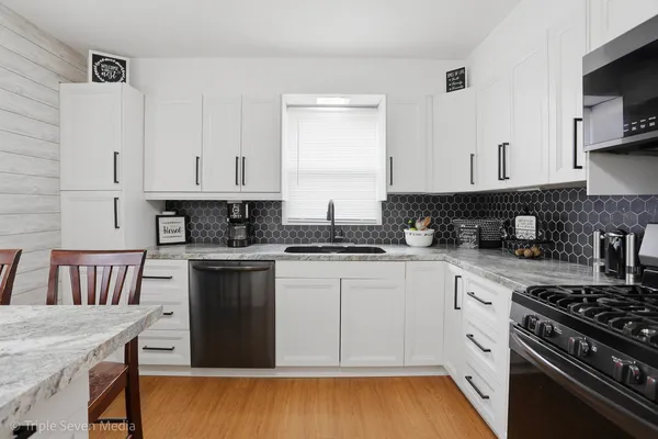 $349,900 | 14439 Lawndale Avenue, Midlothian, IL 60445