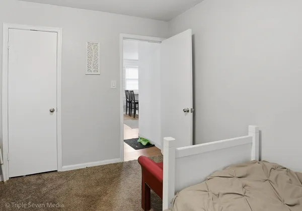 $349,900 | 14439 Lawndale Avenue, Midlothian, IL 60445