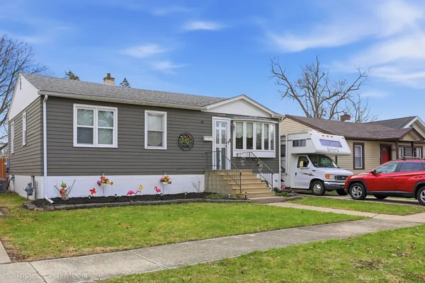 $349,900 | 14439 Lawndale Avenue, Midlothian, IL 60445