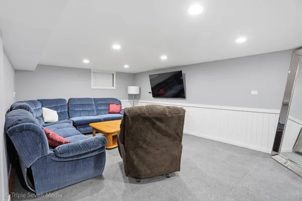 a view of entryway with livingroom and furniture