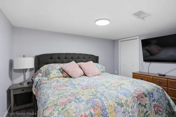 $349,900 | 14439 Lawndale Avenue, Midlothian, IL 60445