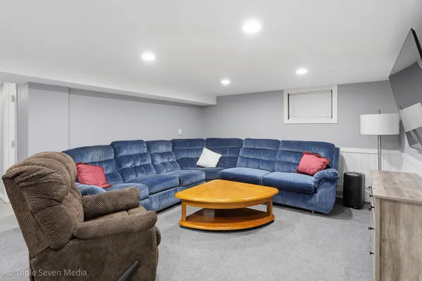 $349,900 | 14439 Lawndale Avenue, Midlothian, IL 60445