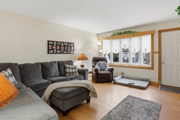 $349,900 | 14439 Lawndale Avenue, Midlothian, IL 60445