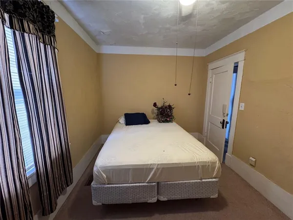 $200,000 | 1009 Southwest Huntoon Street, Topeka, KS 66604