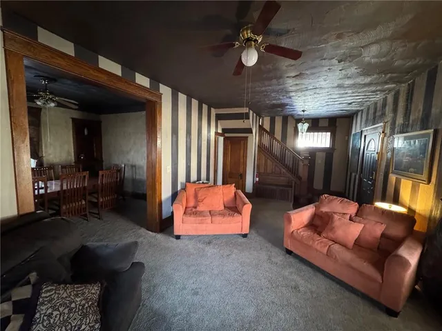 $200,000 | 1009 Southwest Huntoon Street, Topeka, KS 66604