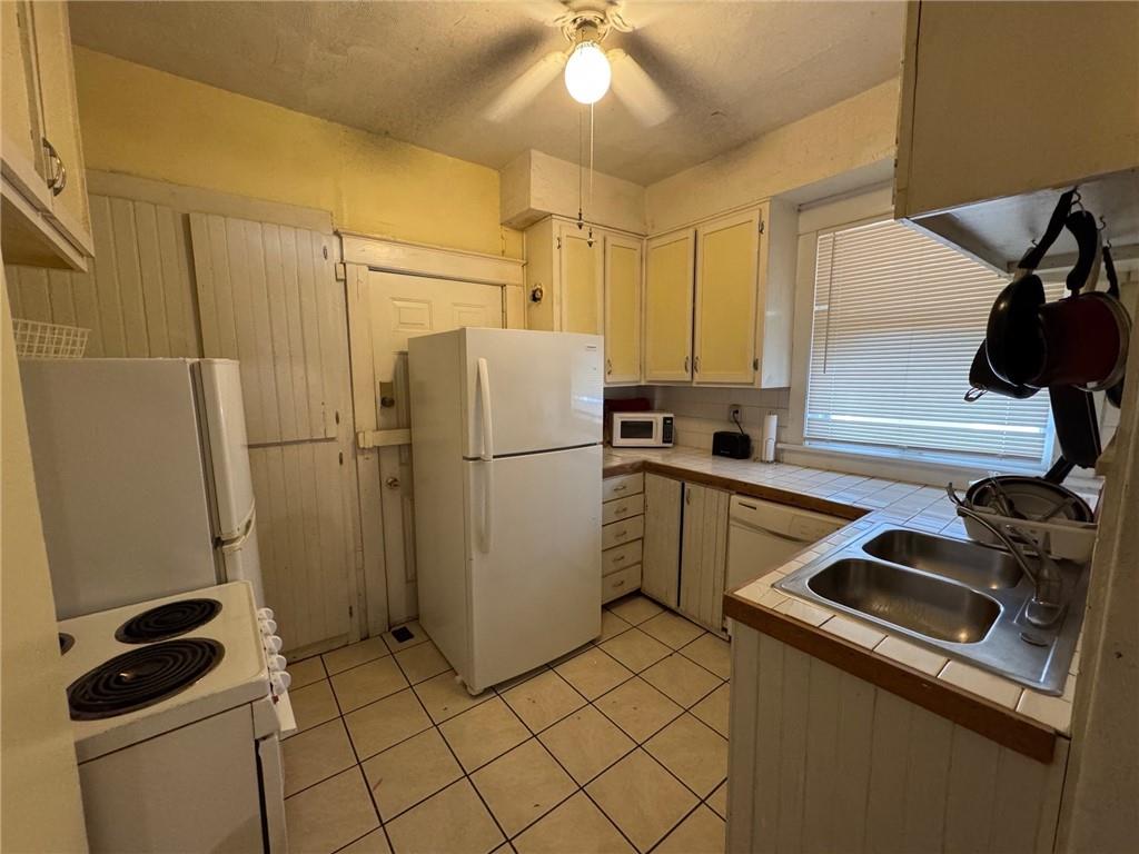 1009 Southwest Huntoon Street Topeka, KS 66604 - Photo 7 of 14