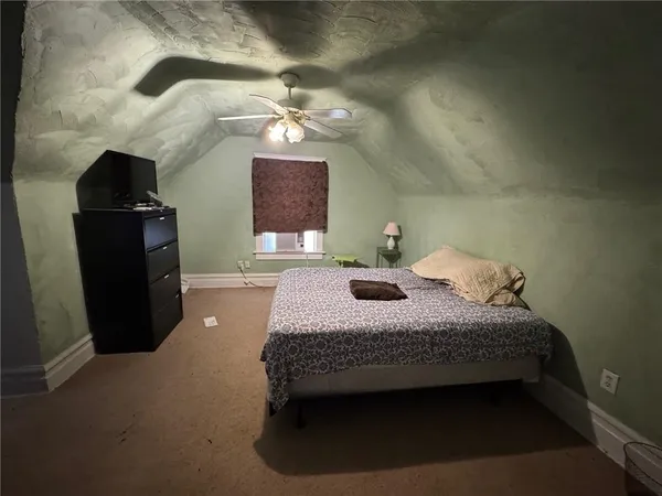 $200,000 | 1009 Southwest Huntoon Street, Topeka, KS 66604