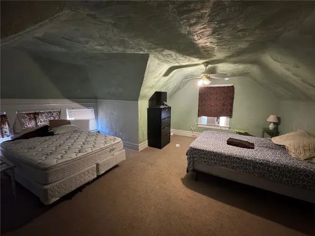 $200,000 | 1009 Southwest Huntoon Street, Topeka, KS 66604