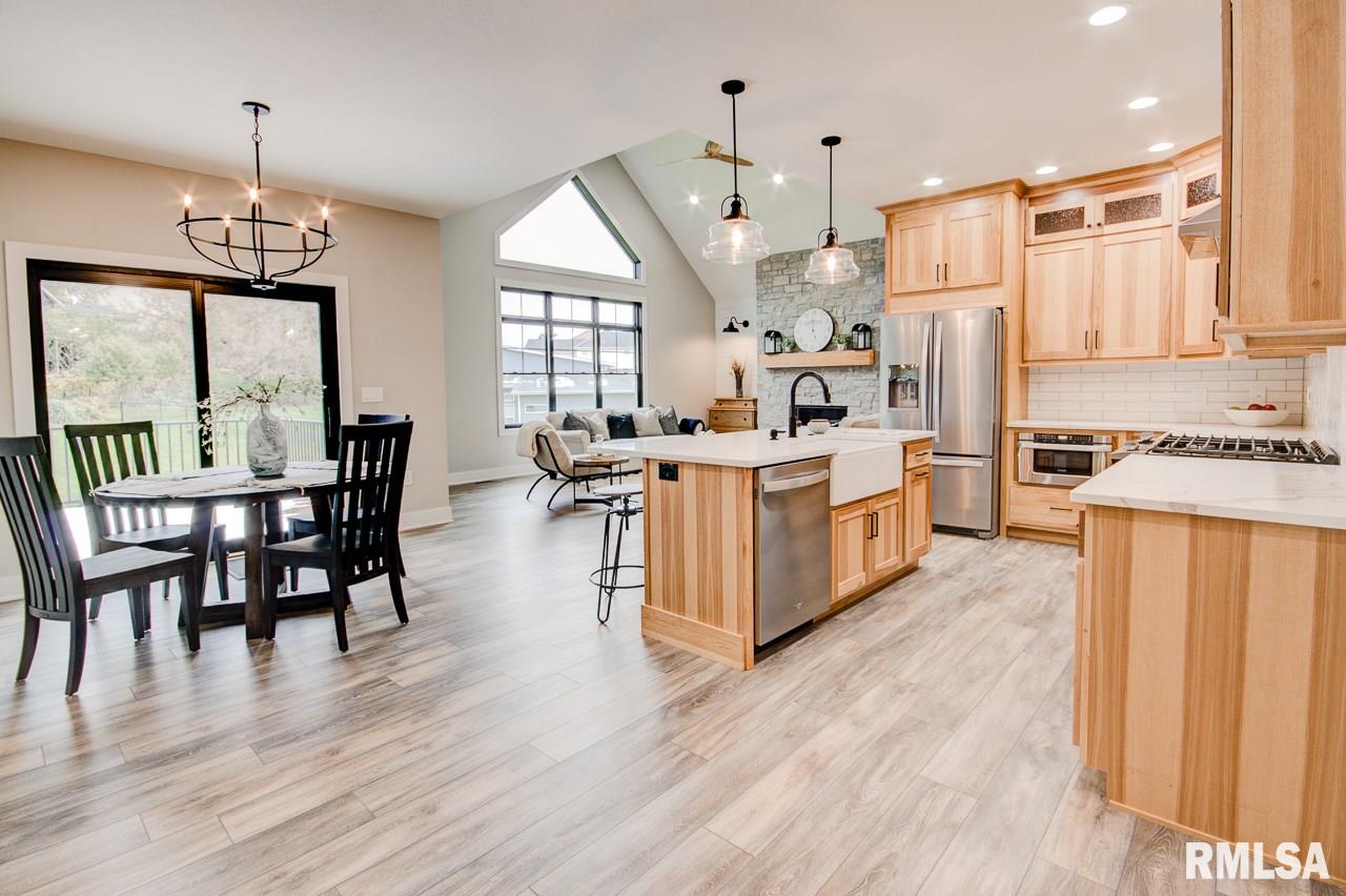 3623 Moencks Road Bettendorf, IA 52722 - Photo 5 of 36 Gallery Image 5