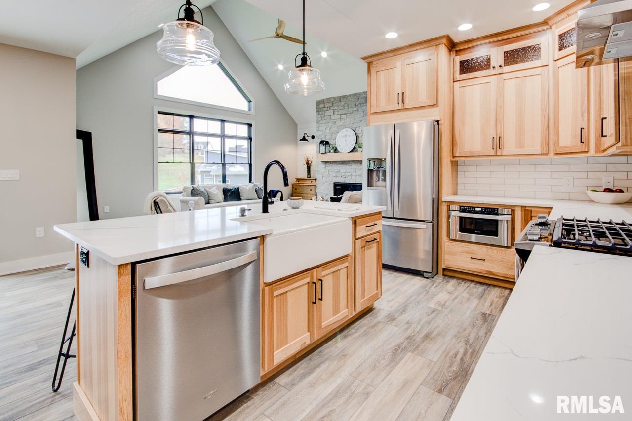 3623 Moencks Road Bettendorf, IA 52722 - Photo 6 of 36 Gallery Image 6