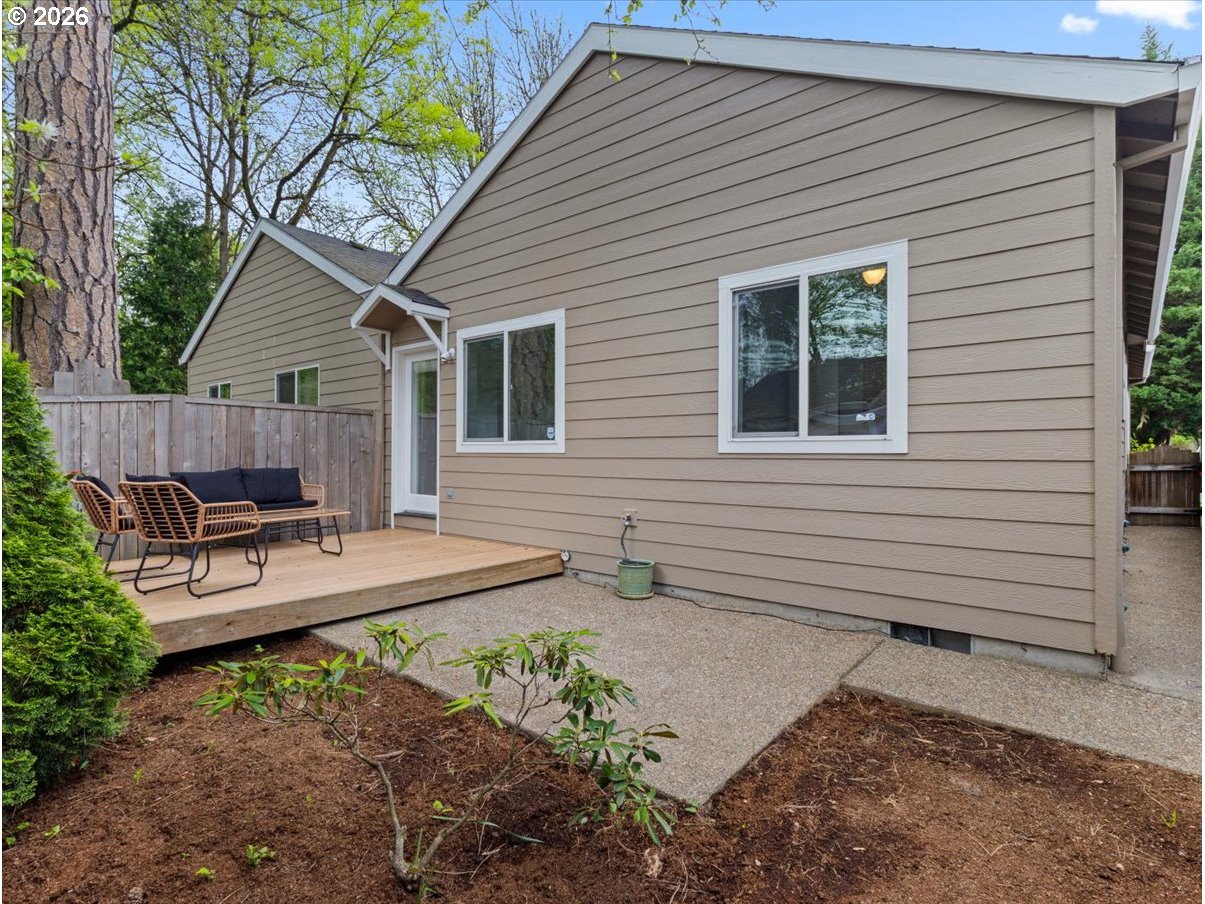 8830 Southwest Maple Court Portland, OR 97223 - Photo 29 of 33