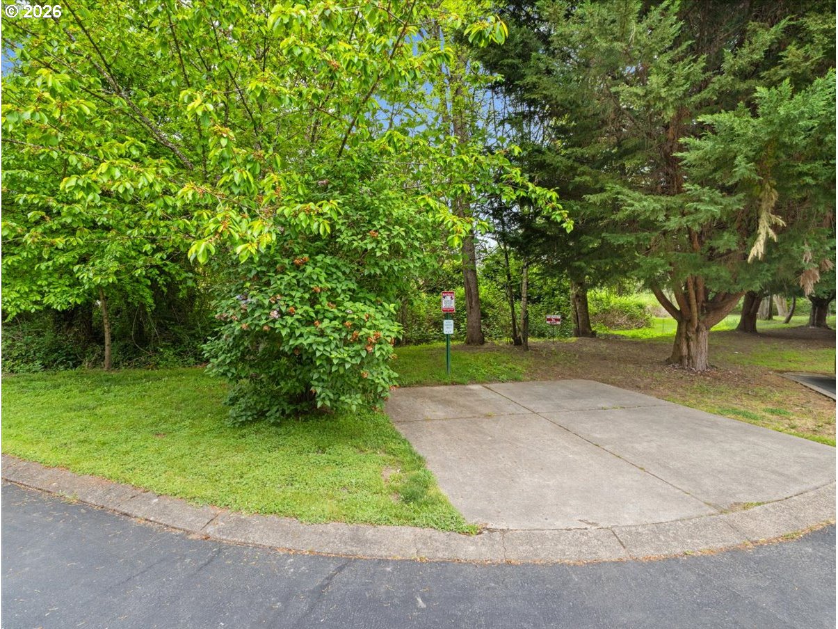 8830 Southwest Maple Court Portland, OR 97223 - Photo 32 of 33