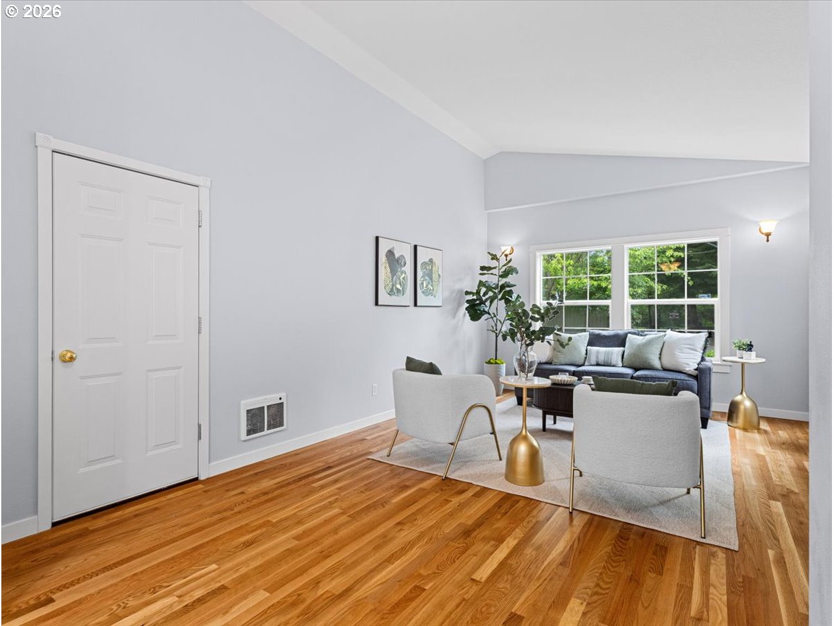 8830 Southwest Maple Court Portland, OR 97223 - Photo 7 of 33