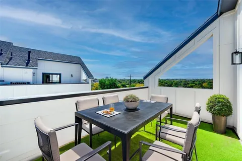 $3,090 | 512 North Lancaster Avenue, Unit 12, Dallas, TX 75203